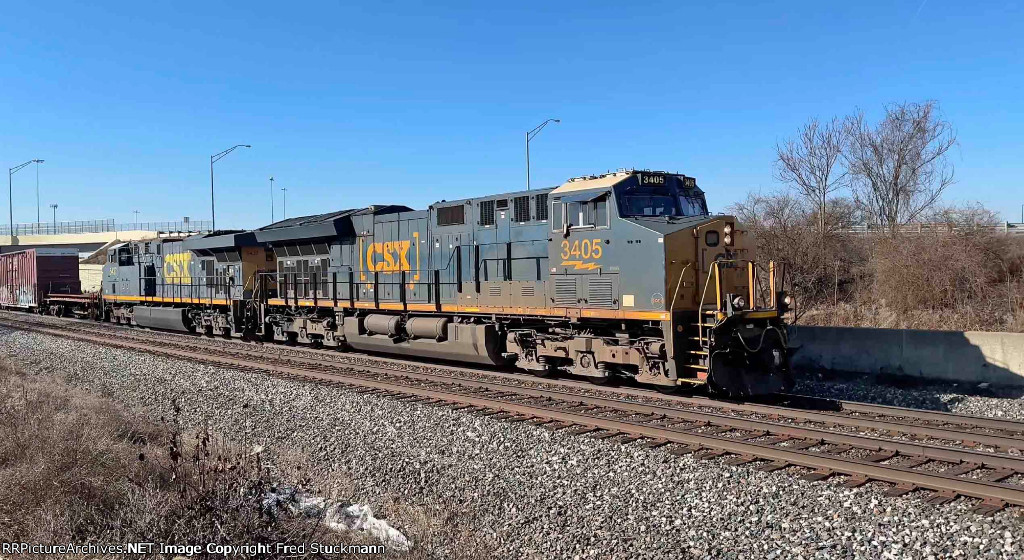 CSX 3405 leads L321.